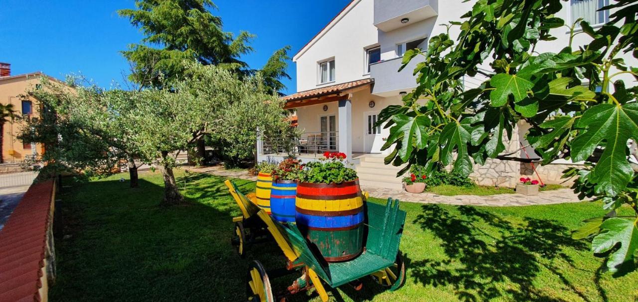 Nevija Apartment Peroj Exterior photo